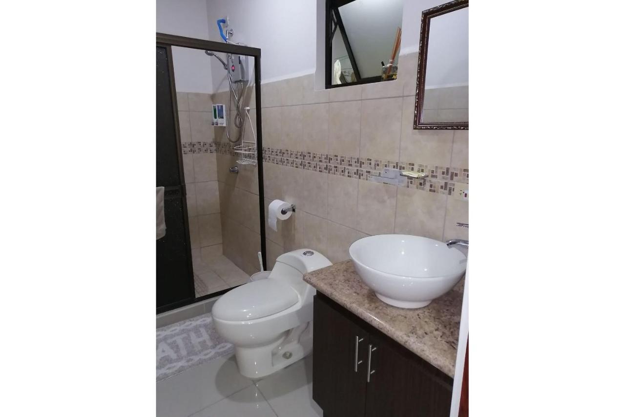 Aptos Casa Caribe, Habitaciones Privadas En Aptos Compartidos & Aptos Completos Con Auto Entrada Puerto Limon Luaran gambar